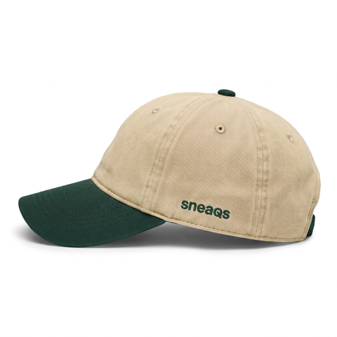 SNEAQS mentally elsewhere cap creme groen, zijkant met sneaqs-borduursel